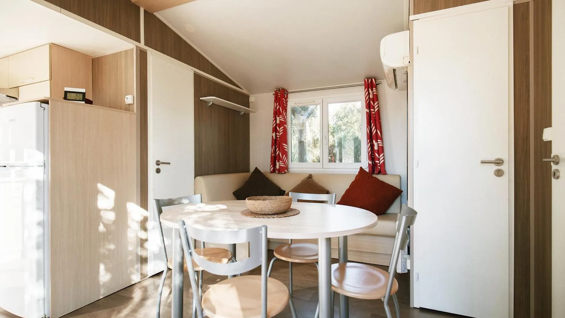 Guest house Hostal Rural Can Pau Cantallops
