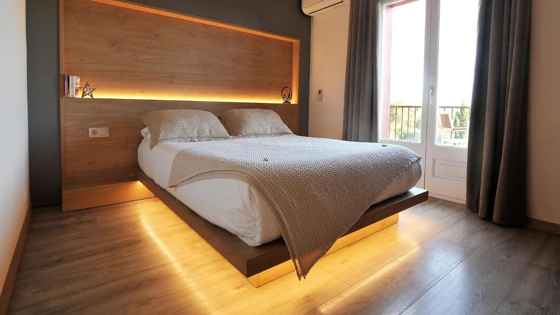 Hostal Rural Can Pau Cantallops 3*,  Spain